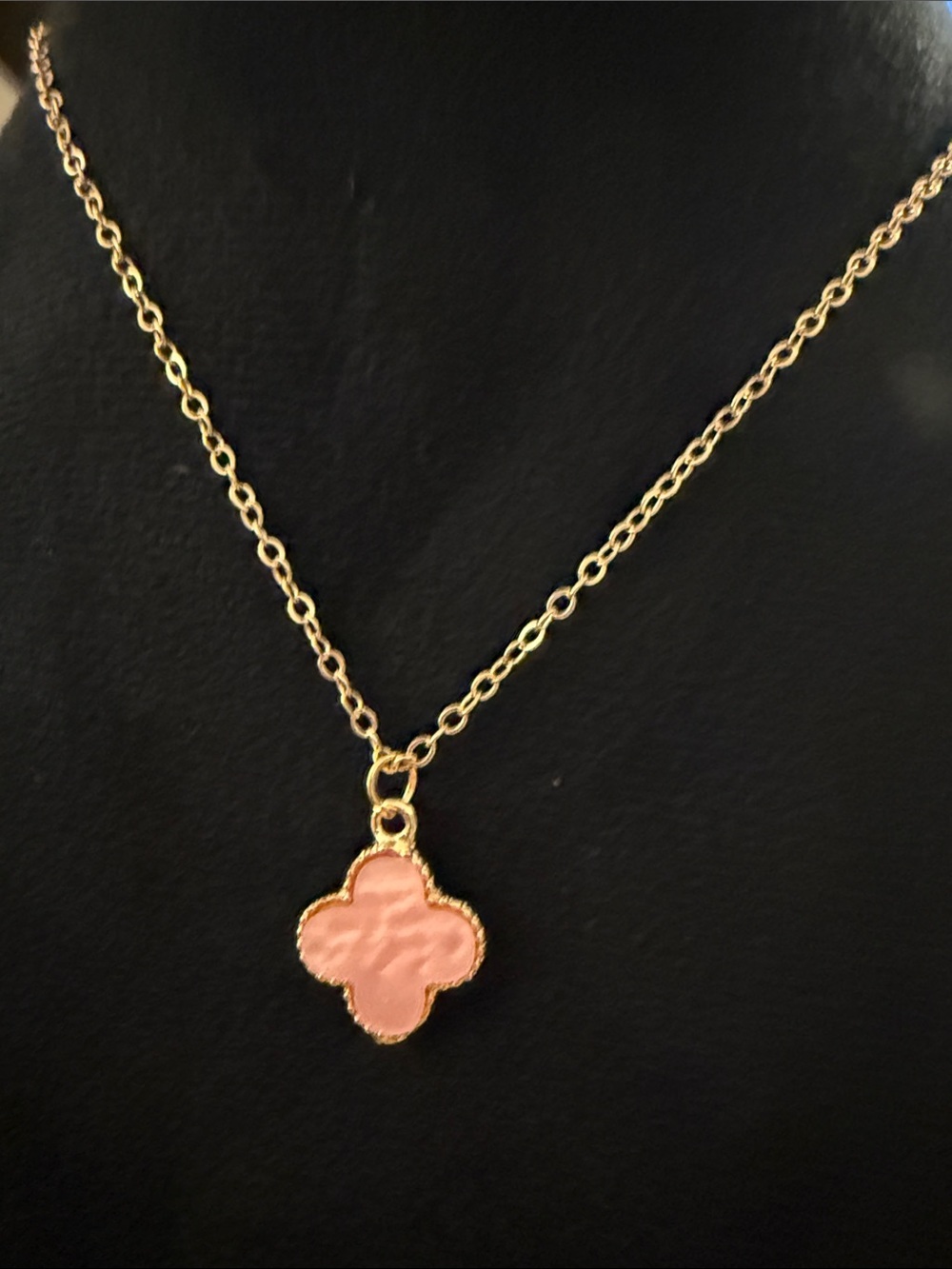True Stainless steel necklace Gold Chain Necklace with Pink Clover Pendant